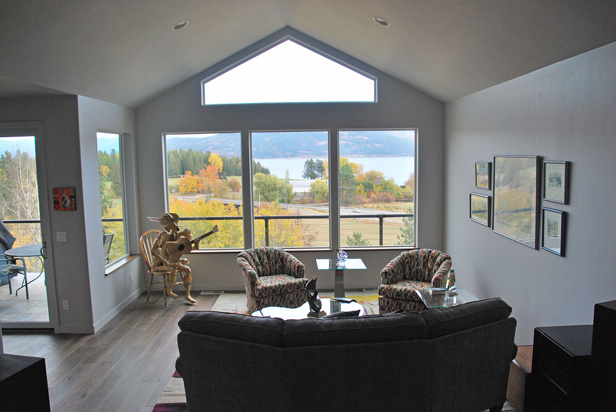 Custom Home by Sandpoint Builders in North Idaho, livingroom
