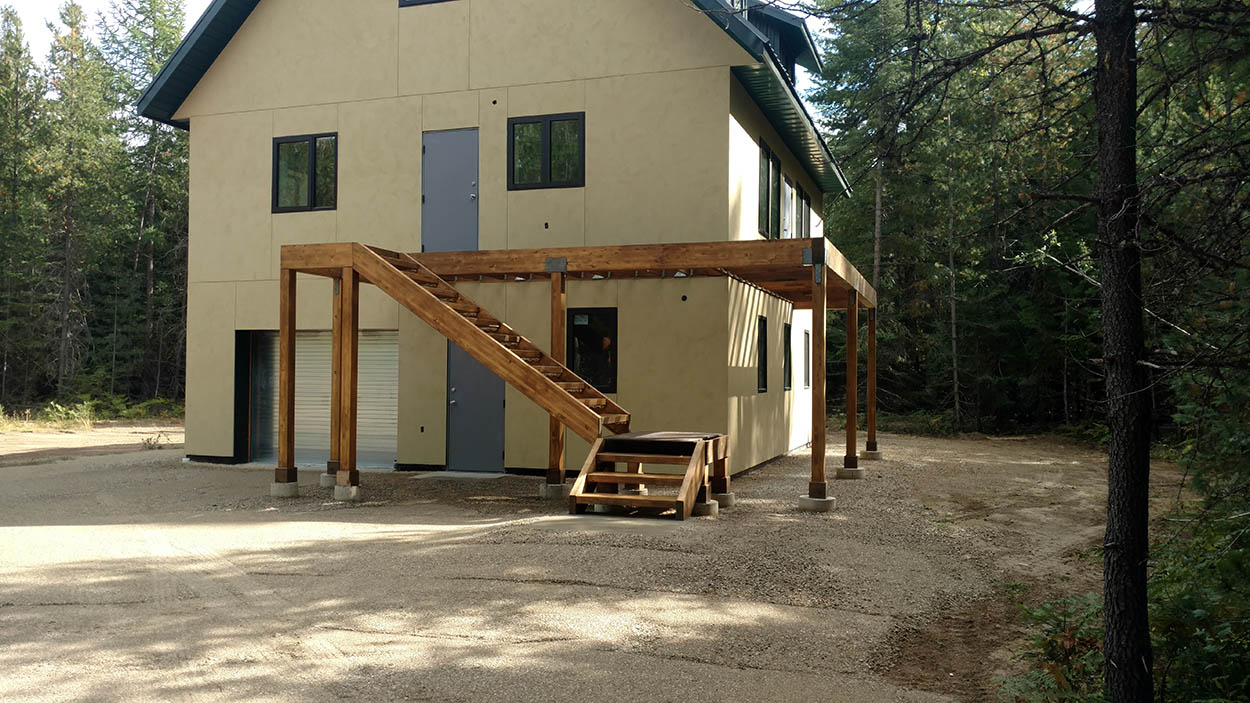 Custom luxury home built by Sandpoint Builders in North Idaho