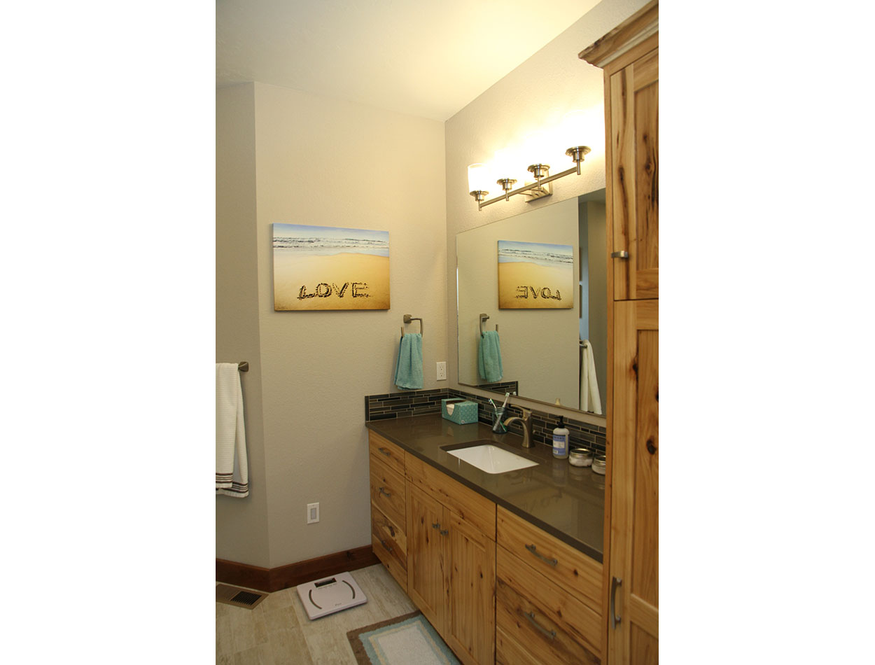 Custom home by Sandpoint Builders in North Idaho, interior bathroom