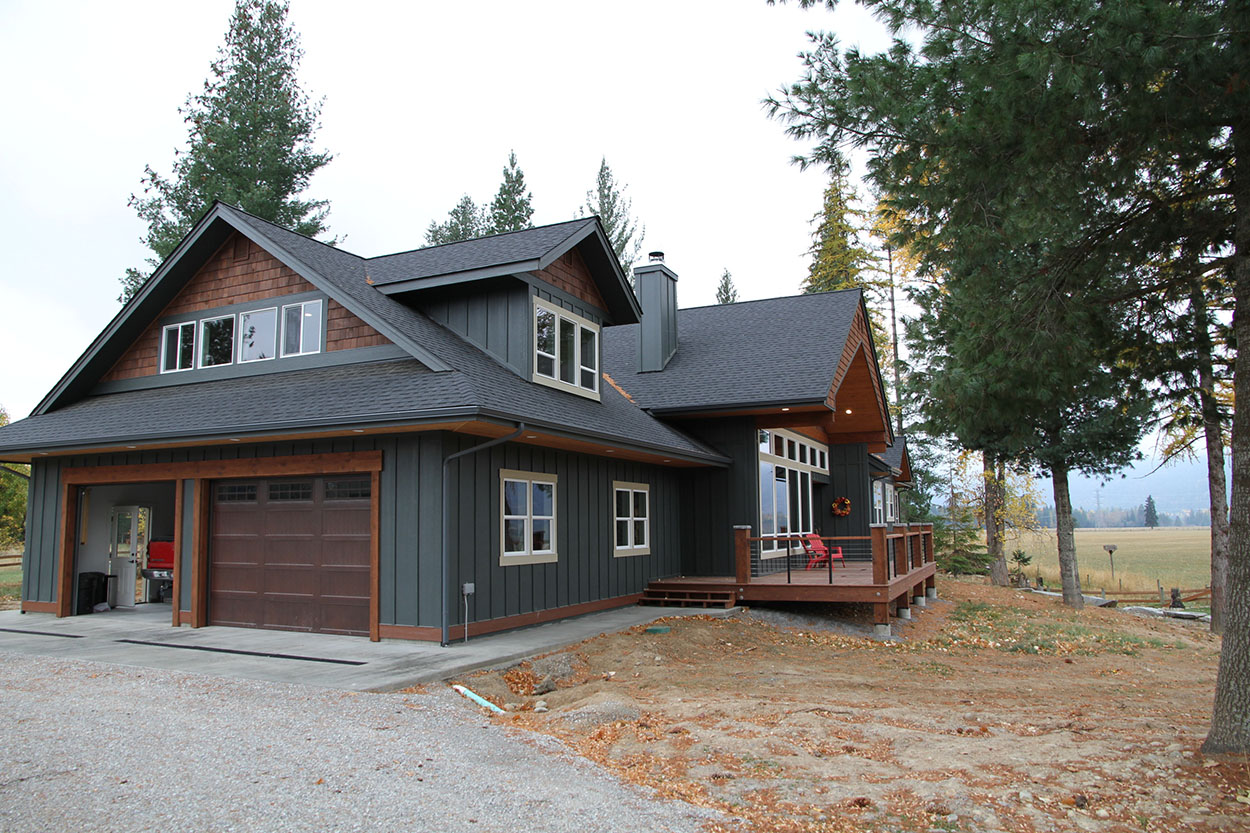 Custom home by Sandpoint Builders in North Idaho, exterior