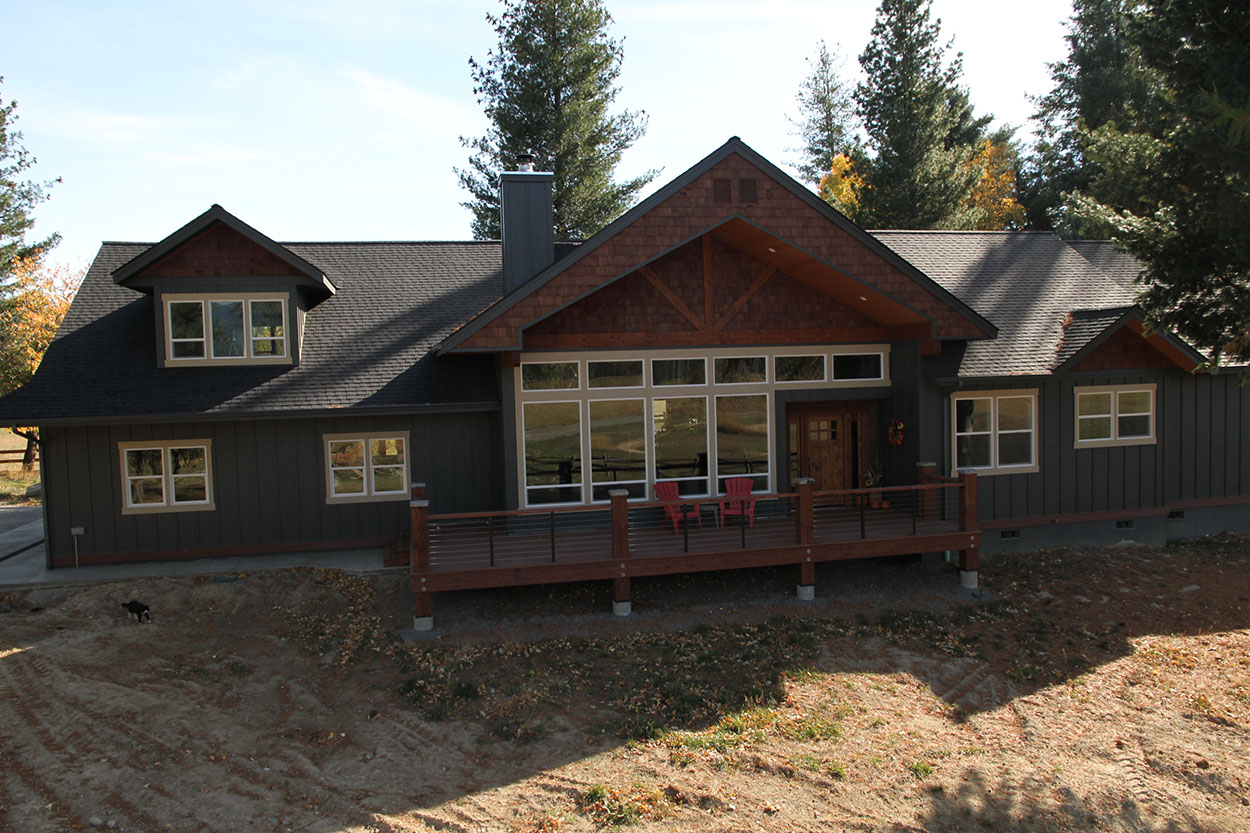 Custom home by Sandpoint Builders in North Idaho, exterior